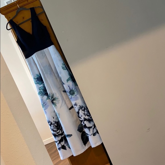 Dress - Picture 3 of 3